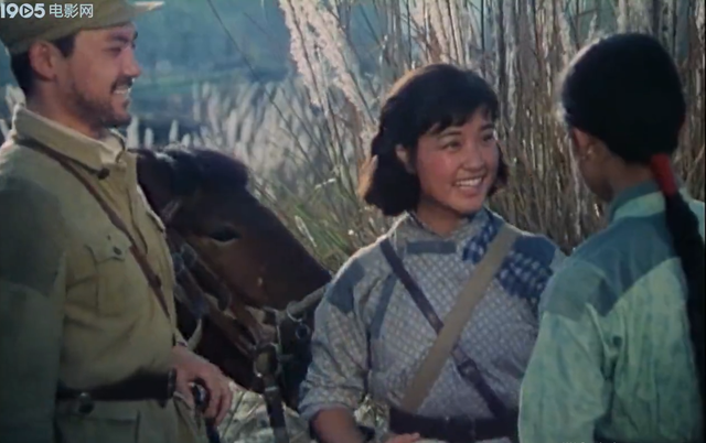 童年第三章主要内容，童年第三章主要内容概括10字（《小花》原著《桐柏英雄》的故事梗概）