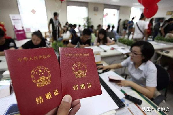 几岁可以结婚，2022新婚姻法18岁（中国法定结婚年龄男女分别是多少）