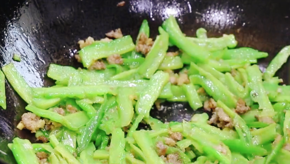 圖片[5]-【肉末煸苦瓜】做法步驟圖 鮮香下飯沒苦味 小孩也愛吃-起舞食譜網