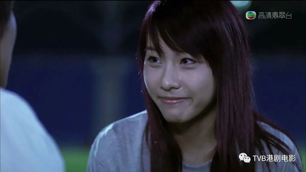 (电影剧照)《独家试爱》2006年上映,邓丽欣当年才23岁,这个空姐look真