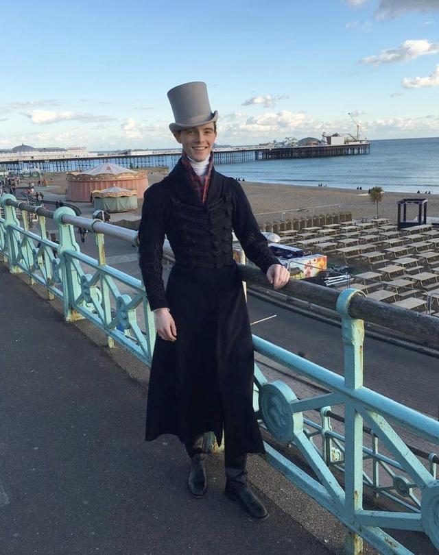 Zack什么意思，证件类型不符什么意思（？英国鲜肉小哥只穿200年前衣服上街）