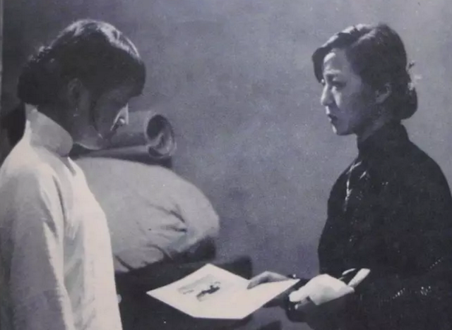 名人评析老舍的月牙儿，最终陷入的黑暗——浅析老舍《月牙儿》