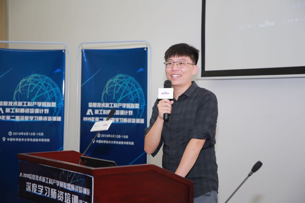 用python编写九九乘法表，怎么用python写一个九九乘法表（PaddleCamp未来深度学习工程师集训营）