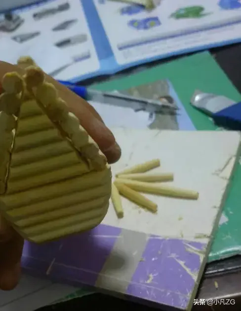 纸龙舟的制作方法，如何折一种简单的纸龙舟（一个手工龙舟轻松满足所有要求1）