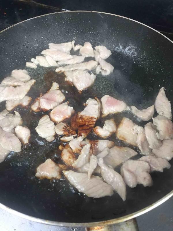 菠萝炒肉怎么做，菠萝炒虾仁的做法（炒肉好吃的“法宝”）
