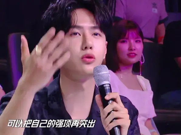 周名轩微信头像高清图片，王一博点评前队长周艺轩太犀利