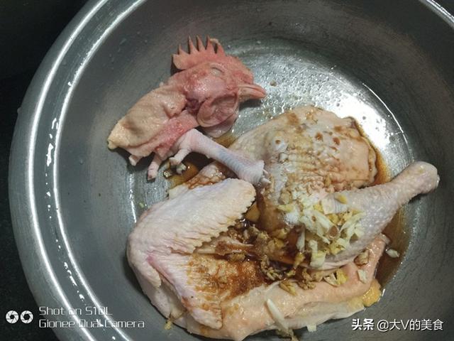清蒸鸡的做法，清蒸鸡的做法及配料（简单上手菜做出不一样的味道）