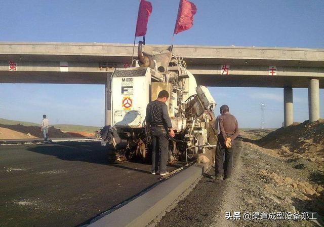 路堑是什么意思，路床是什么意思（浅蝶形公路边沟施工难点与建议）