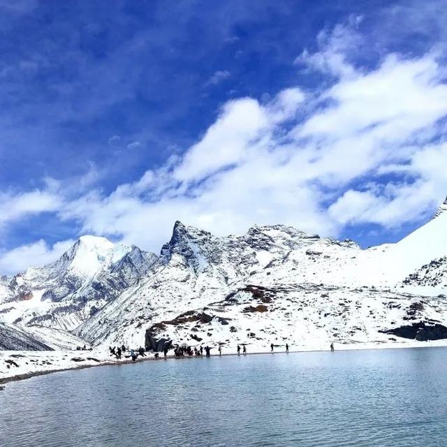稻城在哪，亚丁稻城在哪（在稻城亚丁，满载一身春色而归）