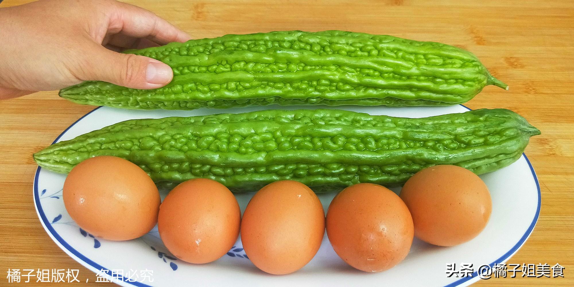 【苦瓜雞蛋黃金餅】做法步驟圖 營養好吃 沒有苦味-起舞食譜網