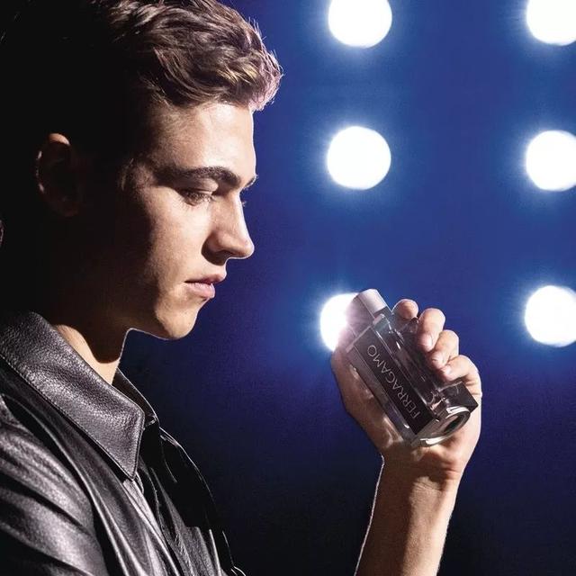 伏地魔扮演者，神奇动物在哪里伏地魔扮演者（《哈利·波特与混血王子》中的小伏地魔长大以后太帅了）