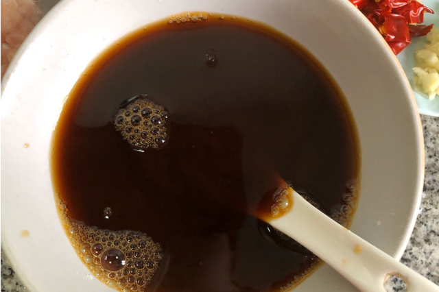 鱼香茄子煲步骤，鱼香茄子煲制作方法（家庭版鱼香茄子煲）