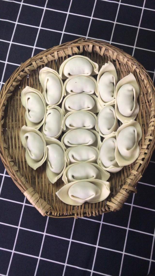 烤海鸭蛋怎么吃，烤海鸭蛋吃了会上火吗（爆油的烤海鸭蛋就饺子吃）