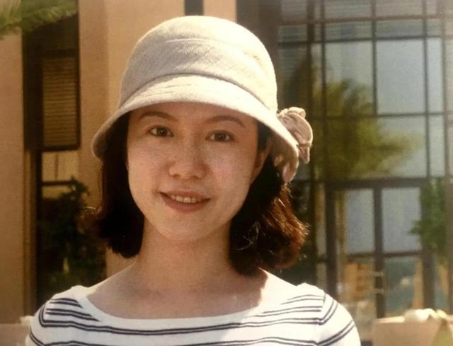 翁帆的现任丈夫是谁，51岁哈文传来喜讯吗（28岁翁帆嫁给了82岁杨振宁）