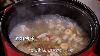 鸡肉怎么炖好吃又营养，鸡肉炖汤的做法大全（多加“这1步”,鸡肉鲜嫩不柴）