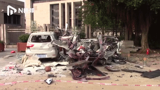 氦气气球为什么会爆炸，广州一高校门前小车突然爆炸变废铁