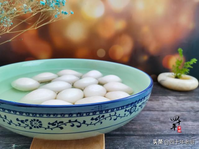 怎样做盐蛋又不咸又有油，怎样做盐蛋又不咸又有油味（干腌法不加1滴水）