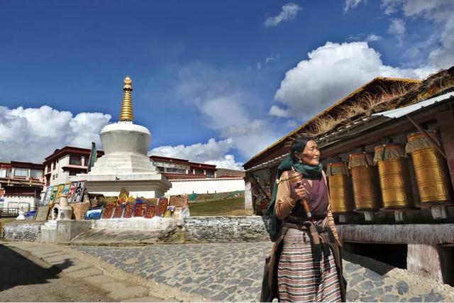 丁真老家在哪里，丁真家住哪里（丁真的老家甘孜，早该爆红了）