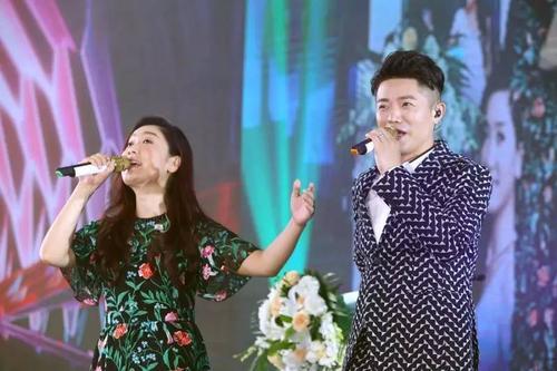 搭档23年未成夫妻，凤凰传奇：同一年结婚生子，早已成为了亲人