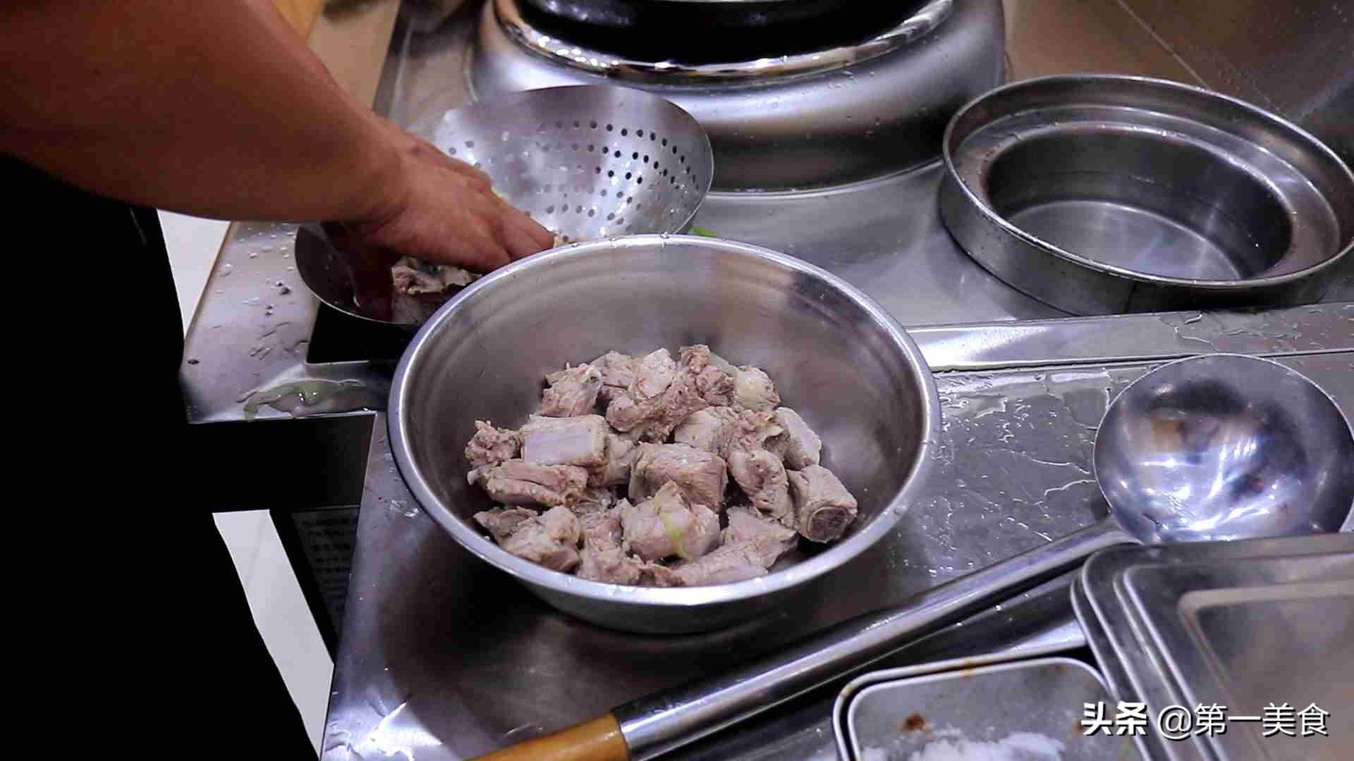 番茄酱排骨的做法步骤是什么，番茄酱排骨怎么做（厨师长教你一道糖醋排骨）