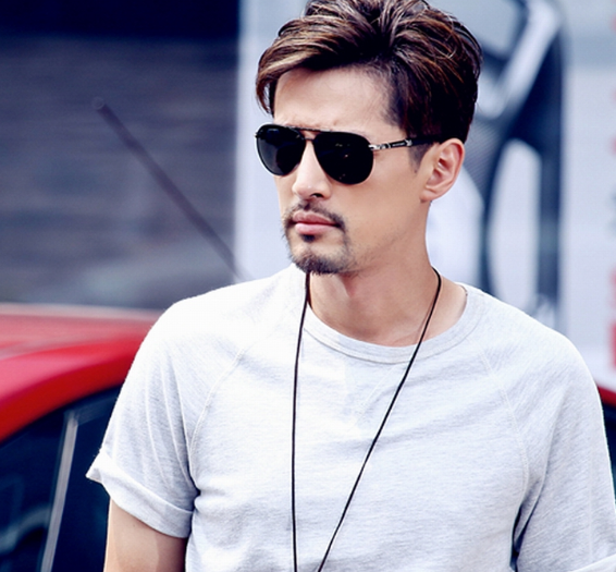 男生晚上海边拍照技巧，男生晚上海边拍照技巧视频（男士墨镜要想戴出品位）