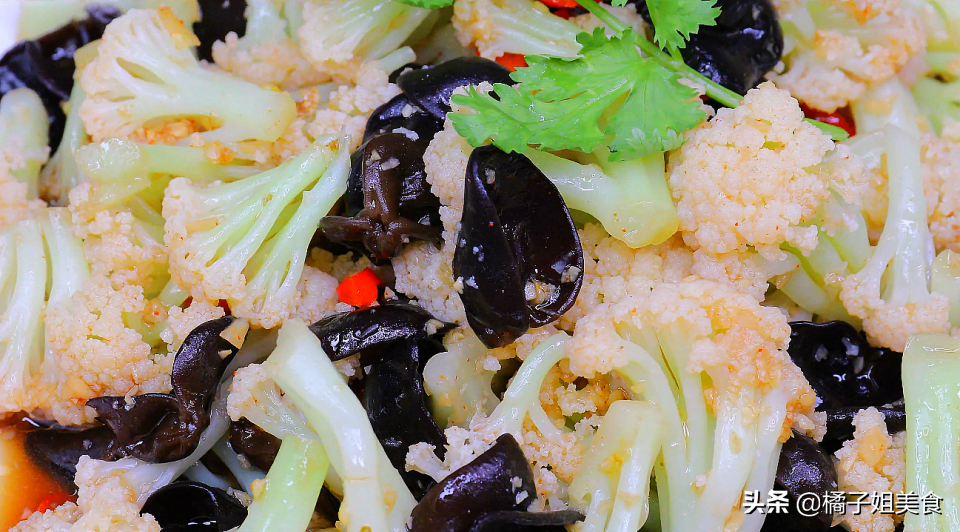 凉拌花菜黑木耳做法 开胃下饭 上桌瞬间被扫光-起舞食谱网