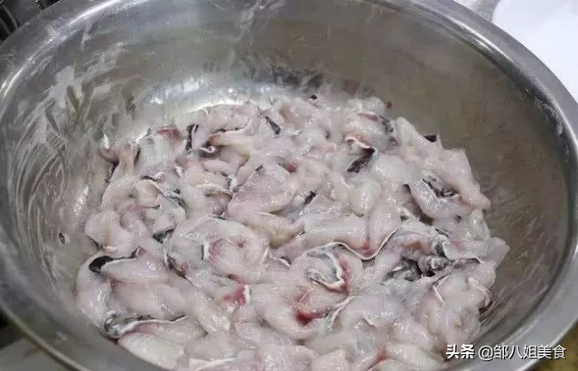 酸菜魚的魚片怎麼醃製比較嫩,做酸菜魚的魚片怎麼醃製才滑嫩(魚片嫩滑