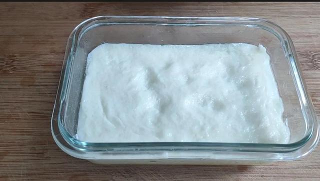 牛奶布丁做法，用吉利丁片做牛奶布丁的做法（一盒牛奶4个鸡蛋）