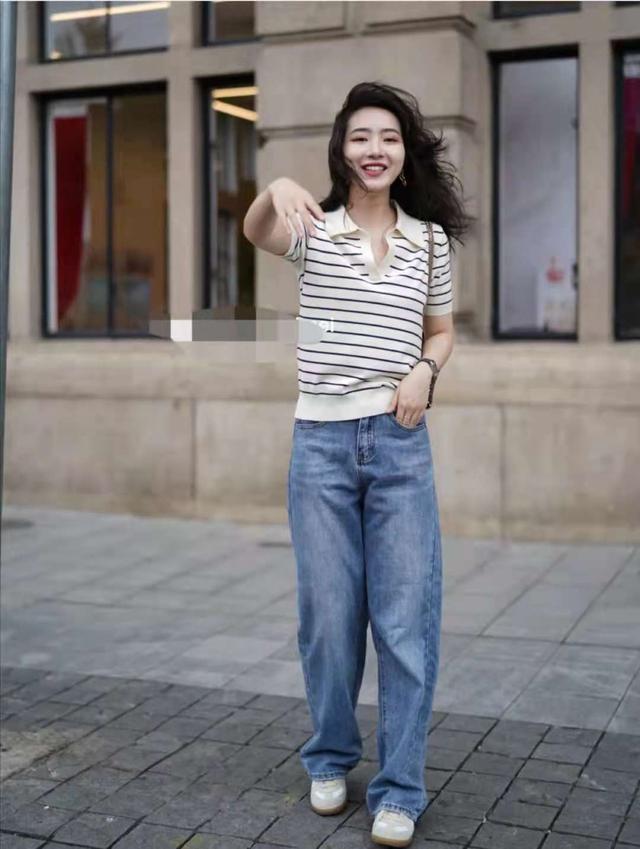 条纹t恤搭配,女式条纹衬衫新款(条纹t恤搭配什么裤子好看)