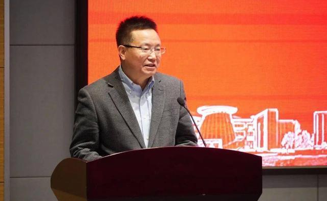 成都大学校长王清远（成都大学发展一路向前）