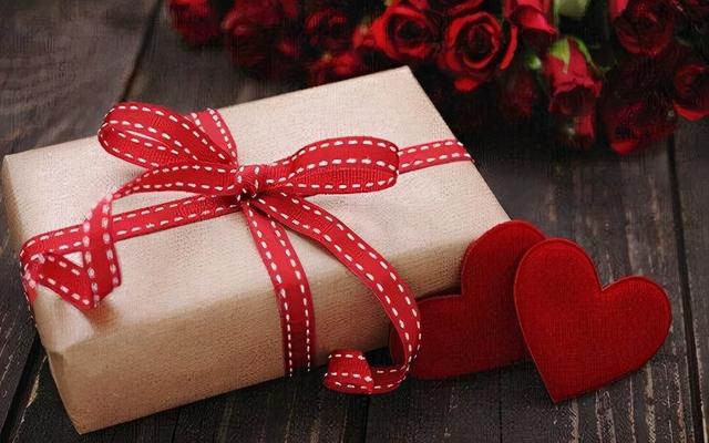 女朋友过生日送什么礼物好，女朋友生日送什么东西好（女朋友过生日送什么礼物好学生党）