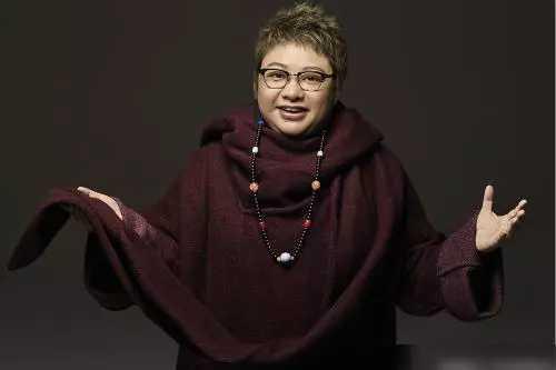 韩红谈赵薇拉赞助，一声“妈妈”真没有叫错