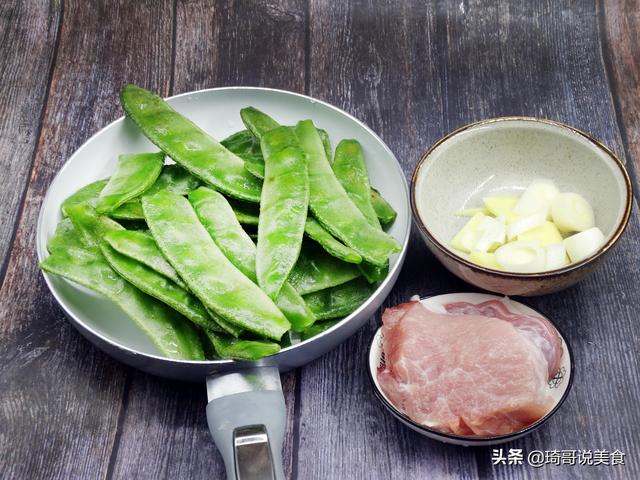 骨头炖土豆的做法，土豆炖骨头百科（1斤相当于20个鸡蛋）