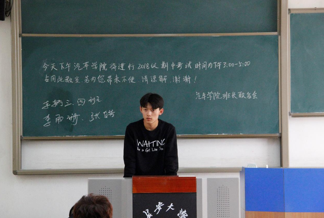 大学当选班长应该做些什么，大学里当班长要做什么（大学期间很有面子的班干部）