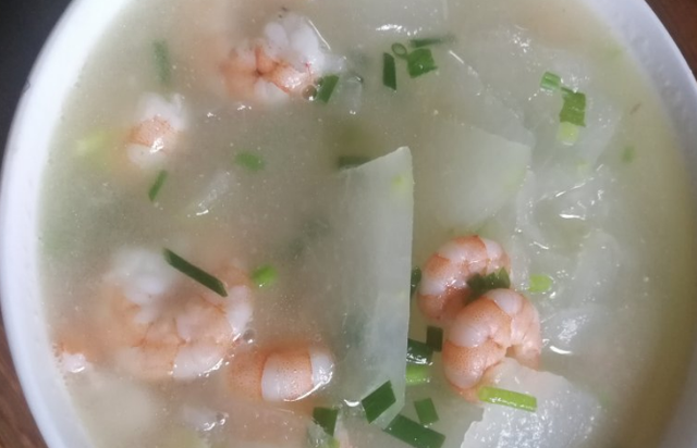 虾仁冬瓜汤的做法，月子餐虾仁冬瓜汤的做法（厨师长教你做虾仁冬瓜汤）