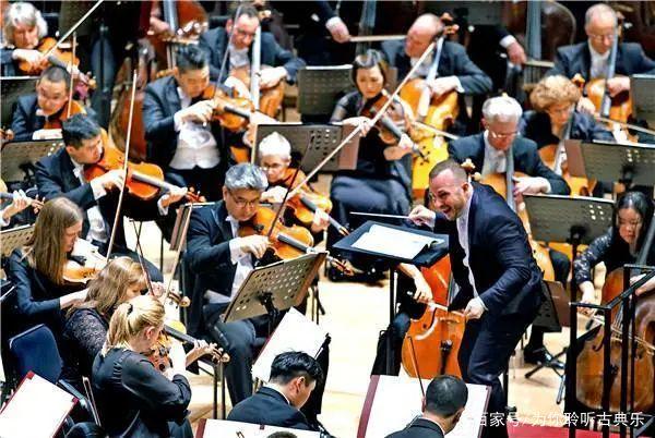 圆舞曲是指什么舞，圆舞曲指的是（5分钟教你轻松辨别最常见的音乐作品体裁）