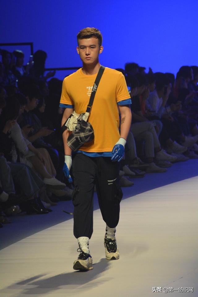 a21是以纯吗，a21 以纯（以纯线上品牌A21登陆春季广东时装周）