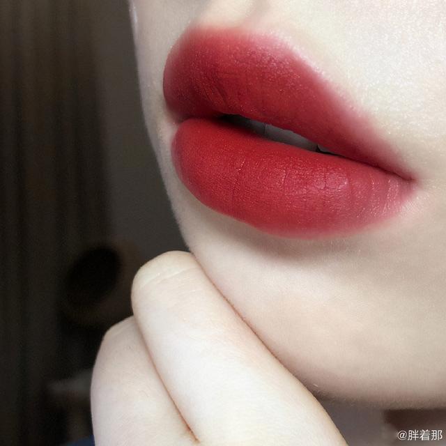 mac口红的热门颜色有什么呢，mac的经典口红色是什么颜色（MAC今年最受欢迎的4个色号）