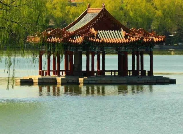 中南海是什么地方，中南海是哪里（是谁把中央机关北平办公地定在中南海）