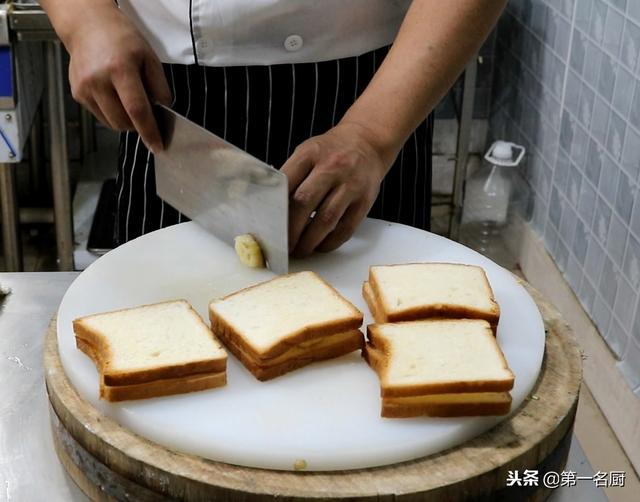 脆皮炸香蕉外酥里嫩香甜无比馋哭，端上桌瞬间被秒光