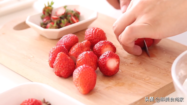 自制可爱生日蛋糕教程，简单自制生日蛋糕（心意爆棚的礼物）
