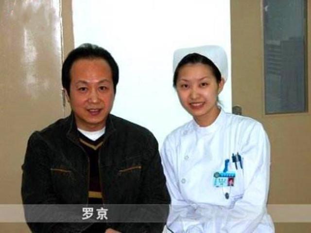 罗京追悼会全部过程，在罗京葬礼上哭到昏厥的妻子