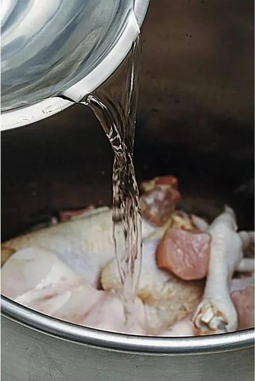 鲜肉馄饨馅怎么做，鲜肉馄饨馅做法（这样调馅最香了）