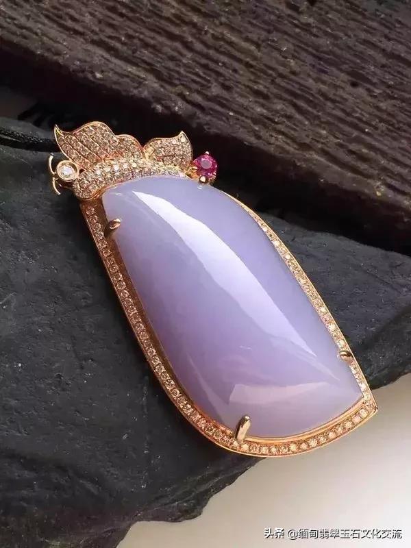 紫罗兰翡翠属于什么档次，糯种翡翠属于什么档次（紫罗兰翡翠高中低三个等级以及如何判断紫罗兰翡翠的价格）