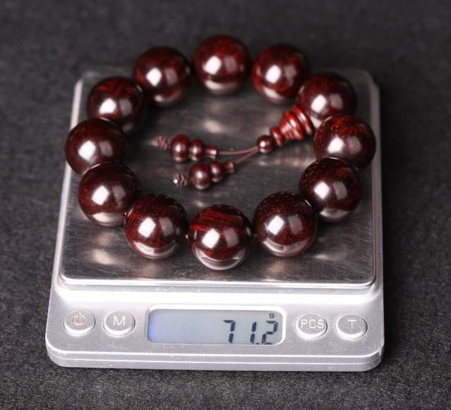 紫檀手串怎么鉴别，鉴定小叶紫檀的5种方法