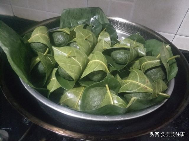 艾糍粑家常做法正宗艾糍粑怎么做，艾糍粑的制作（家常艾叶糍粑这样做）