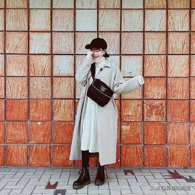 透明校服这样穿可以避免尴尬，透明校服这样穿可以避免尴尬嘛（这3种风格美呆了）