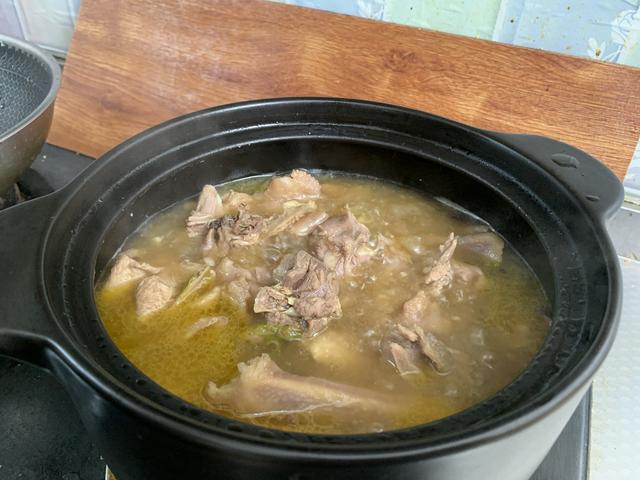 清炖鸡怎么炖好吃，清炖鸡汤怎么做出来才非常好喝（切记不要焯水）