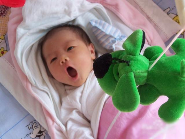 婴儿触觉训练方法，通过什么训练可以促进婴儿触觉的发展（新手妈妈必学：新生儿触觉训练）