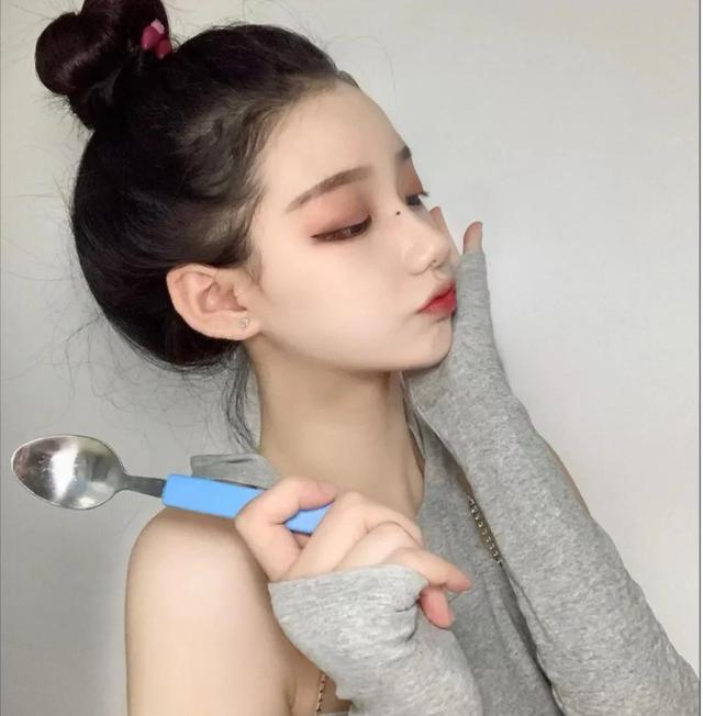 仙女味的小姐姐。网名，仙女味的小姐姐。微信昵称（超拽冷漠的网名女生逢场作戏-可爱点）